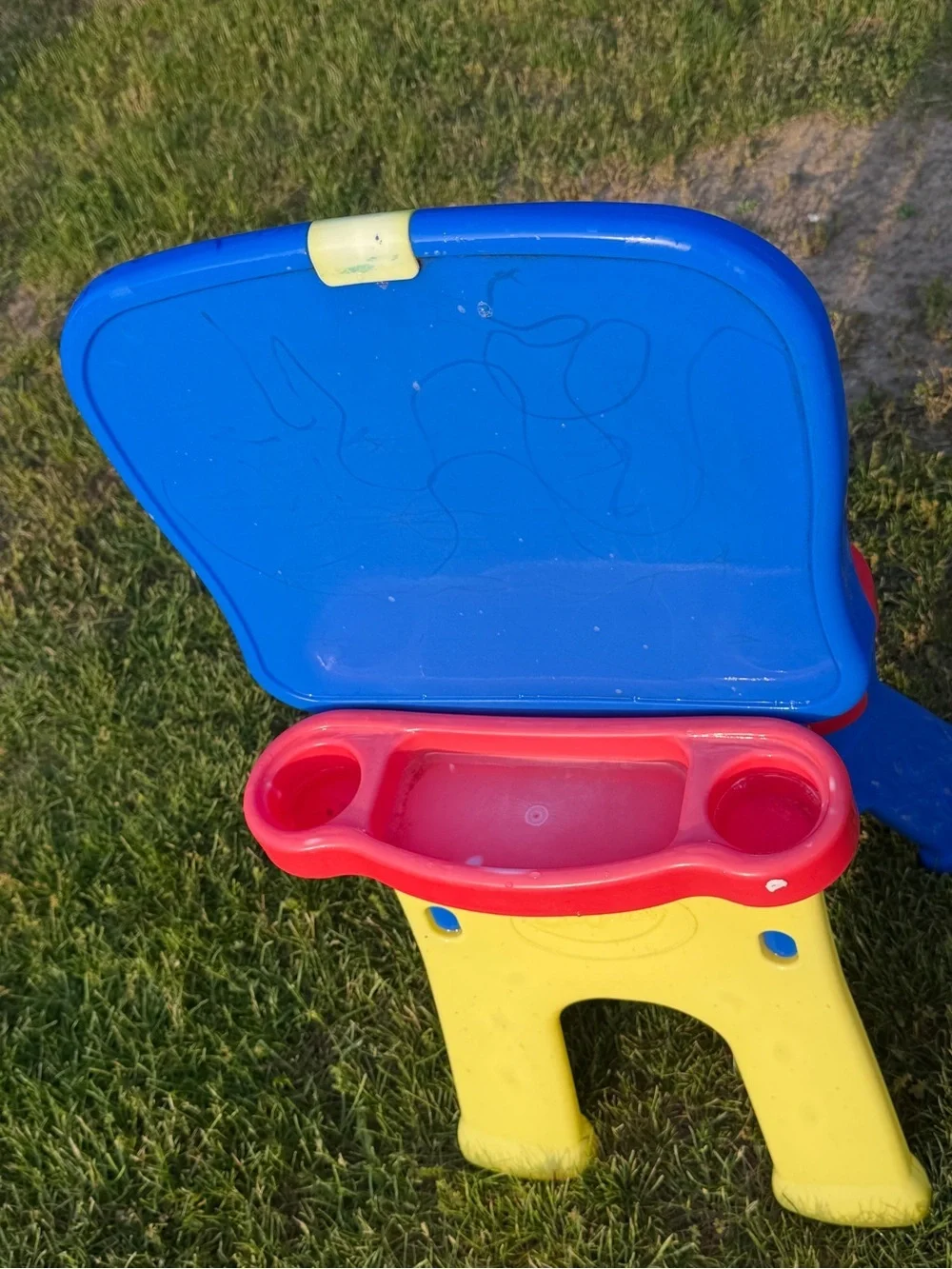 Crayola Plastic Indoor Outdoor Toddler Kids Art Desk with White Board